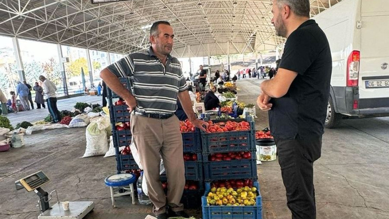 Pursaklar Köylü Pazarında Alanda Satanda Memnun