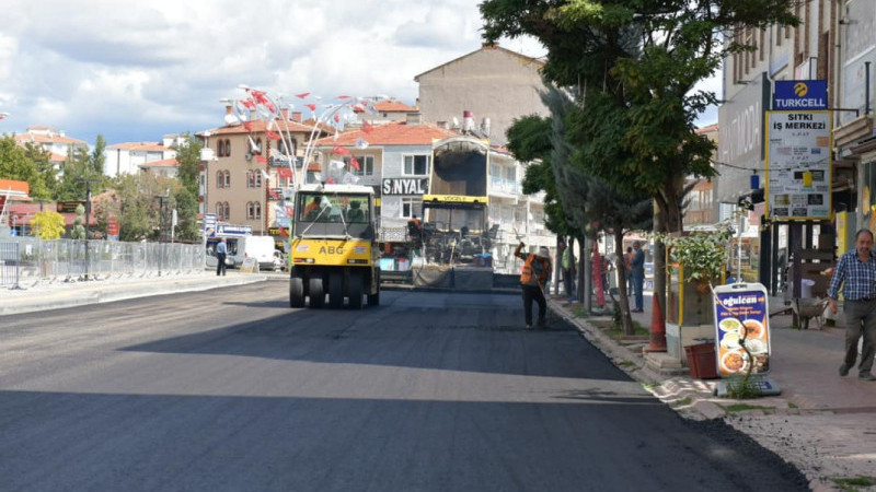 KAHRAMANKAZAN KENT MEYDANI ÇEVRESİNDE ASFALT ÇALIŞMALARI TAMAMLANDI