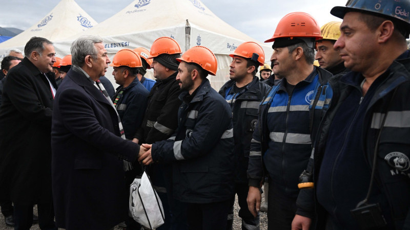 MANSUR YAVAŞ’TAN GREVDEKİ MADEN İŞÇİLERİNE DESTEK ZİYARETİ