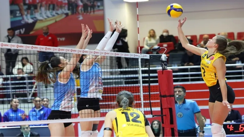 VakıfBank set vermeden kazandı