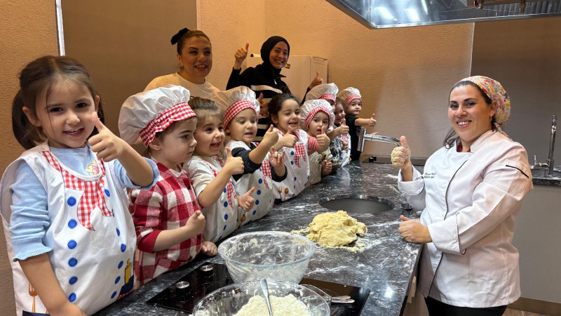 LEYLAK KREŞİ ÖĞRENCİLERİ GASTRO SİNCAN’DA KURABİYE YAPTI