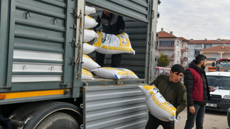 BÜYÜKŞEHİR DESTEKLİYOR ÇİFTÇİ ÜRETİYOR