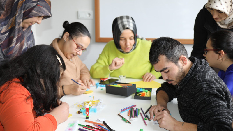 Çubuk Belediyesi Engelsiz Yaşam Merkezinde Engellilere Kurs Veriliyor