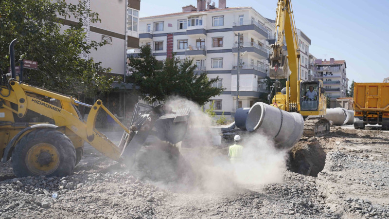 ASKİ’DEN SİNCAN YENİKENT’TEKİ SU BASKINLARINA NEŞTER