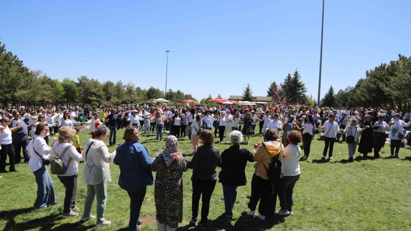 ÇANKAYA'DA HIDRELLEZ COŞKUSU: ÇANKAYA EVLERİ BAHAR PİKNİĞİ