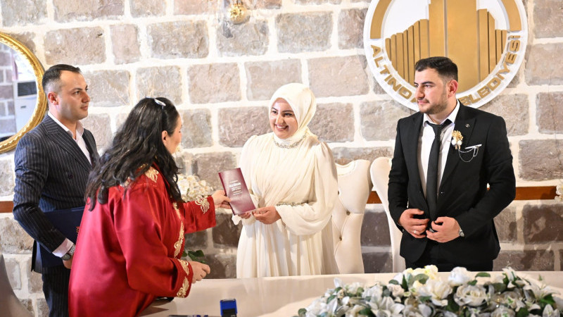 ALTINDAĞ’DA NİKAH SALONLARI DOLDU TAŞTI