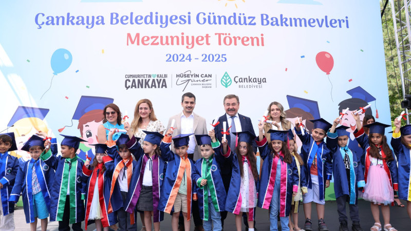 AHLATLIBEL'DE ÇANKAYALI ÇOCUKLARIN MEZUNİYET SEVİNCİ