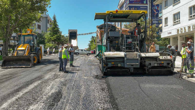 ETİMESGUT’TA CADDE VE SOKAKLAR YENİLENMEYE DEVAM EDİYOR!