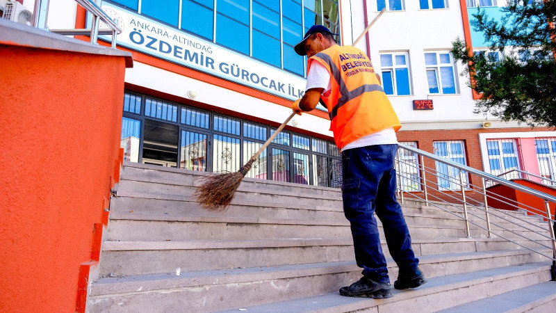 ALTINDAĞ'DA OKULLAR ÖĞRENCİLERİ KARŞILAMAYA HAZIR